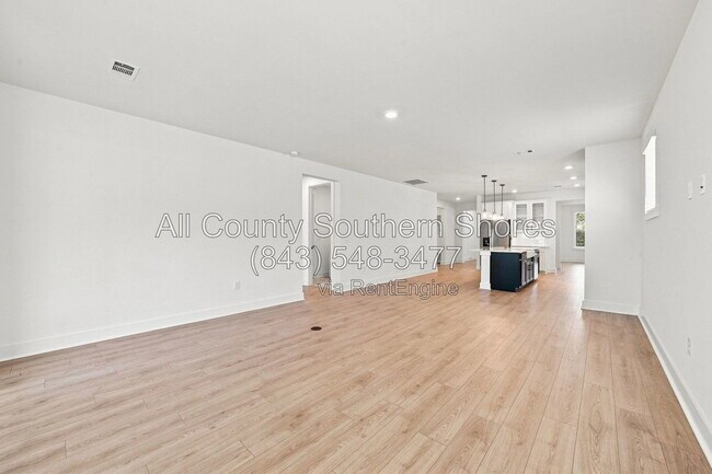 Building Photo - 3084 Claredon St