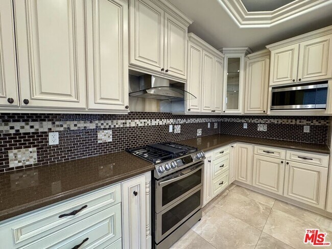 Building Photo - 6234 Carpenter Ave