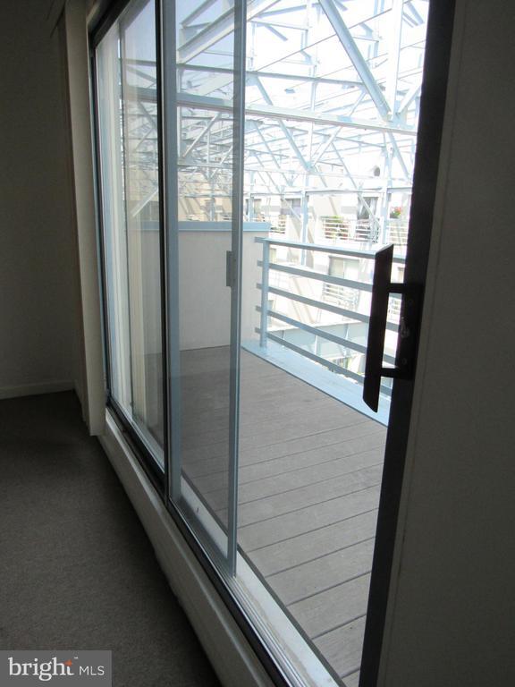 Building Photo - 3 N Christopher Columbus Blvd