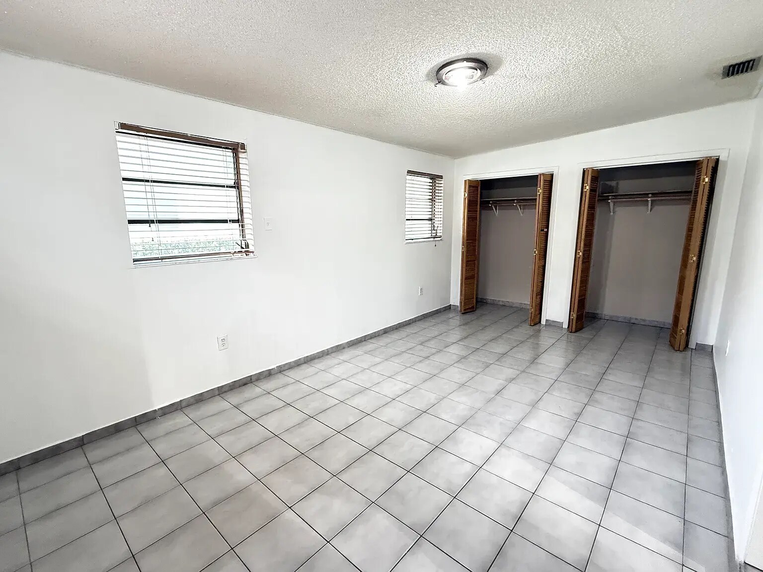Building Photo - 1310 W 30th St