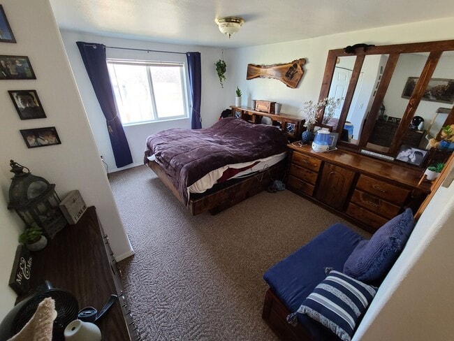 Building Photo - 2823/25 Shan Dr. Duplex