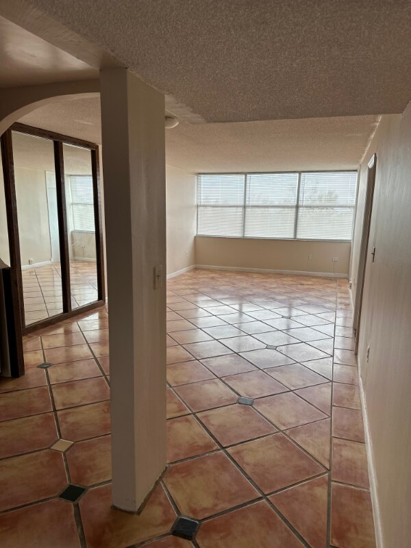 Building Photo - 1300 NE Miami Gardens Dr