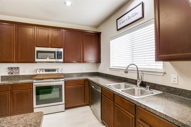 Building Photo - 8633 Star Thistle Dr