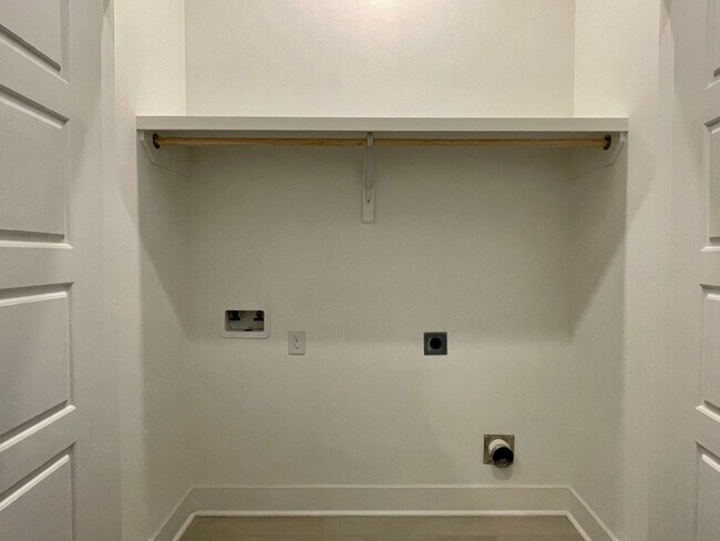 Building Photo - Must see in Dawson Bluff and move in ready!