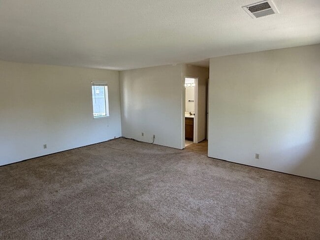 Building Photo - 3-Bed / 2.5 Bath Home in Quiet Benicia Hil...