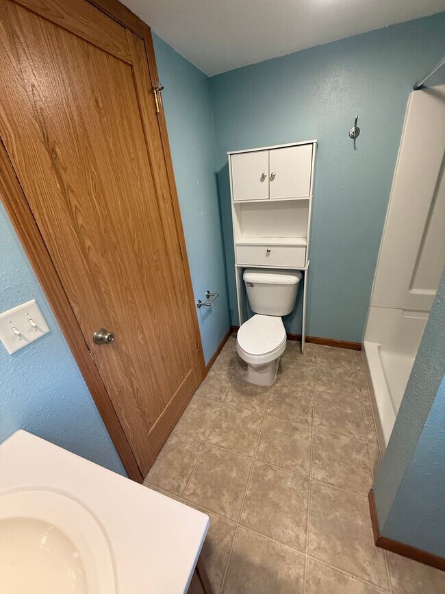 Building Photo - West Side 3 bedroom, 2 bathroom home for rent