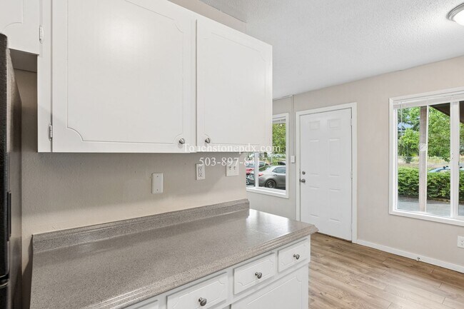 Building Photo - 706 NE 99th Ave