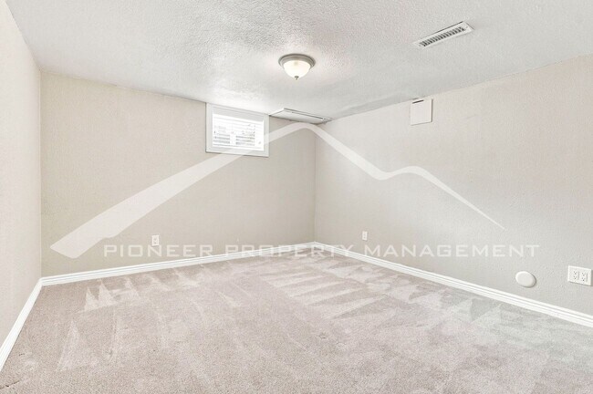 Building Photo - Charming Home with Central AC and Fenced Yard