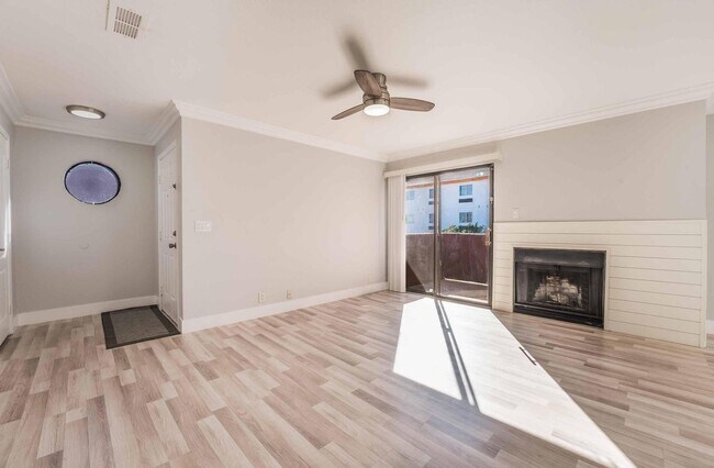 Building Photo - Beautiful 2 bed, 2 bath condo ready to mov...