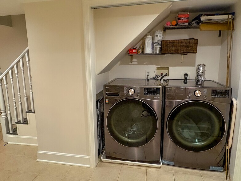 Building Photo - 807 Decatur St NW