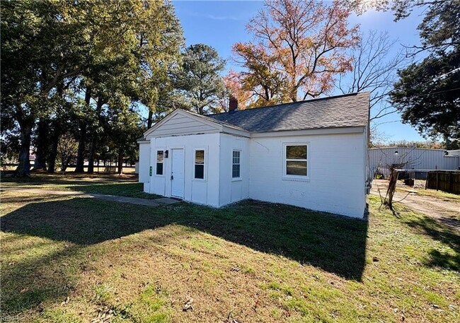 Building Photo - 889 W Main St