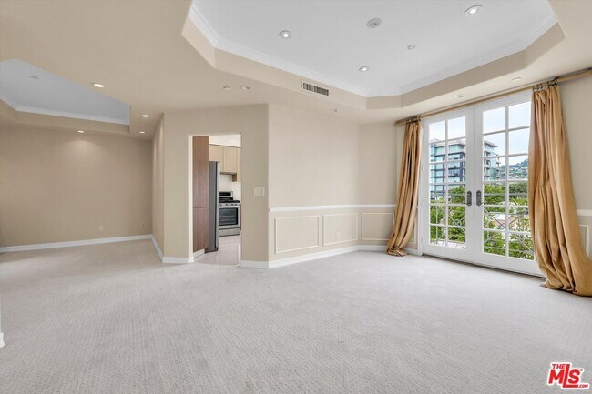 Building Photo - 128 N Swall Dr