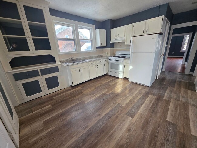 Building Photo - 45 Gifford Ave