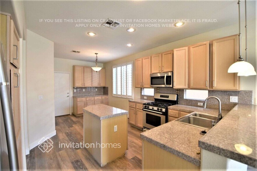 Building Photo - 10100 Crest Brook Pl