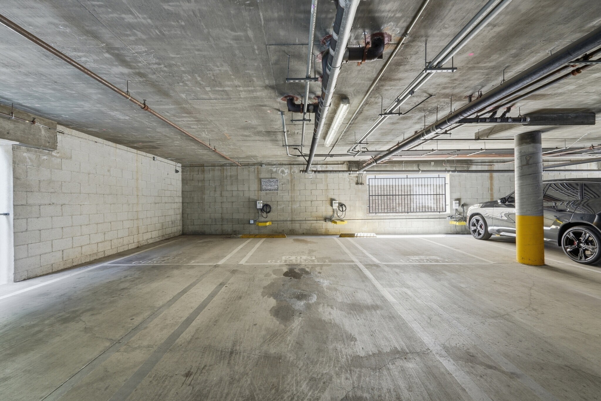 Building Photo - 13941 Sherman Way