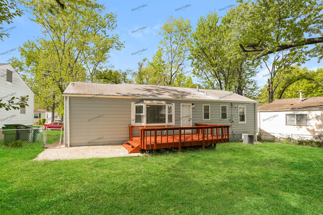 Building Photo - 1143 Roxton Dr