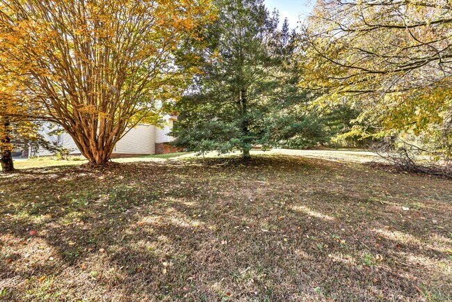 Building Photo - Spacious 3 Bedroom and 2.5 Bathroom