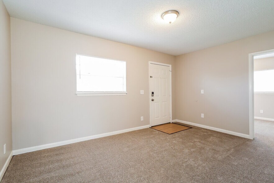 Building Photo - 5664 Hillman Dr