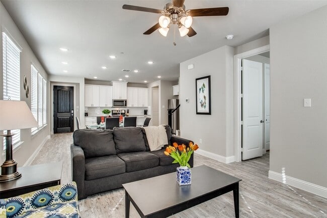 Building Photo - 1718 Lisa Ct