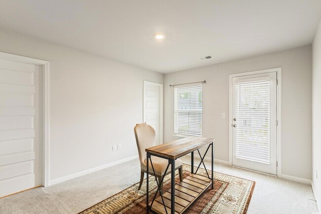 Building Photo - 5822 Whitebark Dr