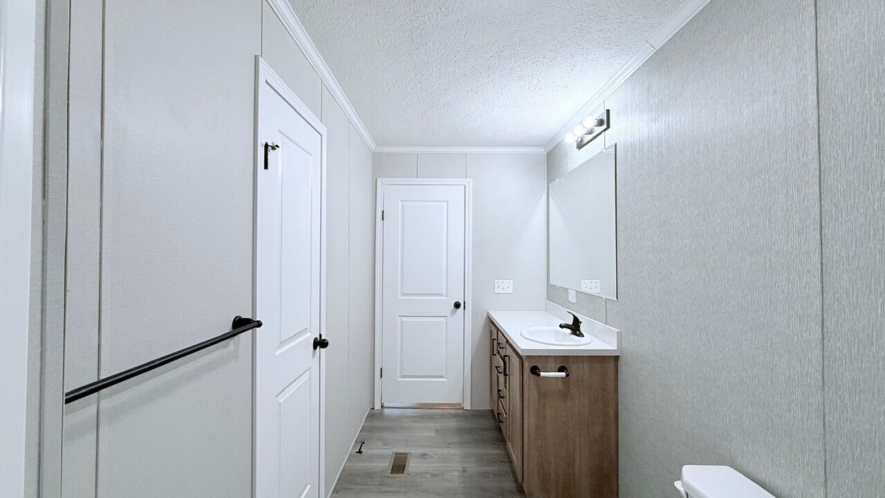 Building Photo - 29647 Erie Ct