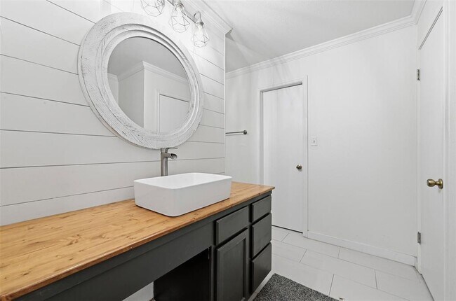 Building Photo - 8508 Kansas River Dr