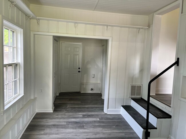 Building Photo - COMING SOON! 2/ 1 Home for Rent!