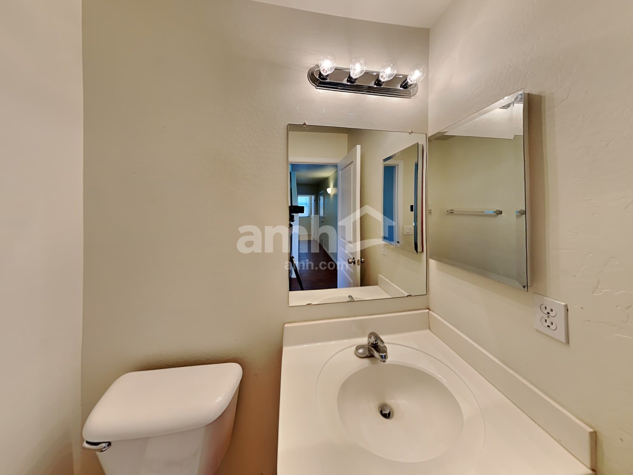 Building Photo - 3822 W South Butte Rd