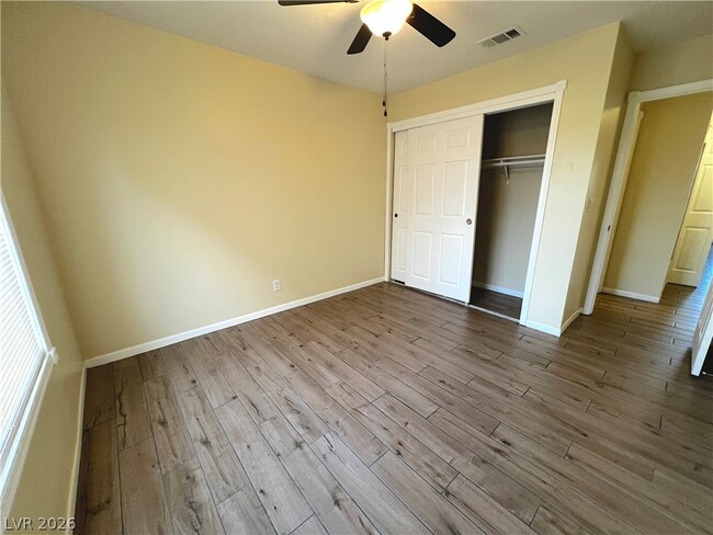 Building Photo - 7300 W Pirates Cove Rd