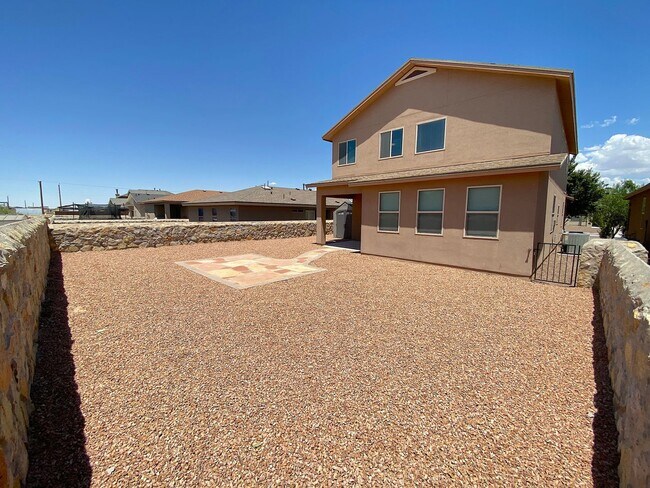 Building Photo - East El Paso LARGE 4bed/2.5bath Refrig A/C!