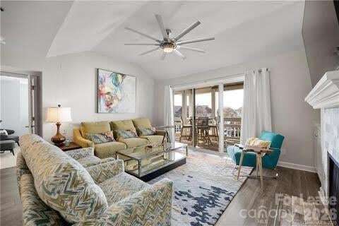 Building Photo - 18015 Kings Point Dr
