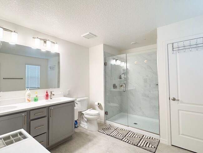 Building Photo - Beautiful 3 bedroom/2.5 bath in NEW Winter...