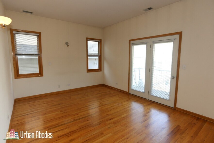 Building Photo - 824 W Buckingham Pl