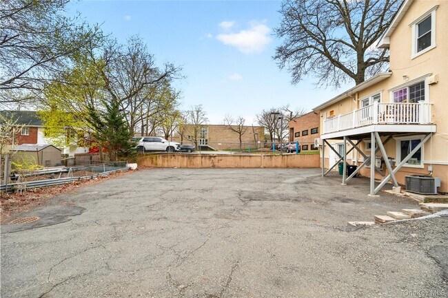 Building Photo - 98 S Main St