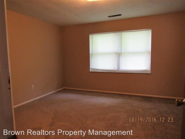 Building Photo - 9139 Wedgewood Dr