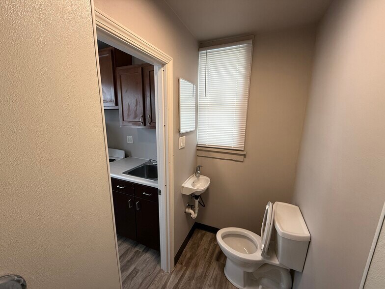 Building Photo - 5 6th Ave N