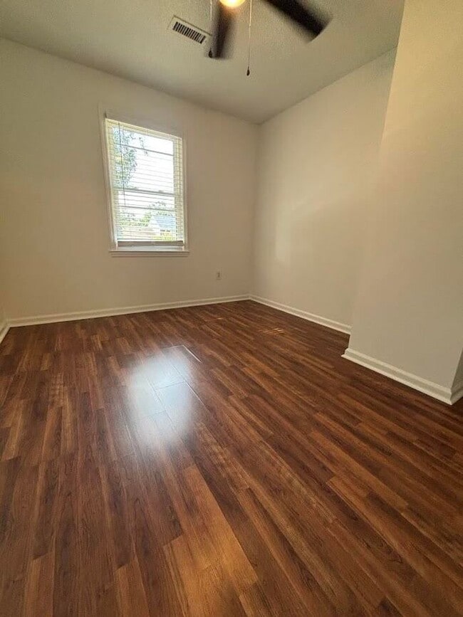Building Photo - 3 Bedroom Townhouse available in Ashley Vi...