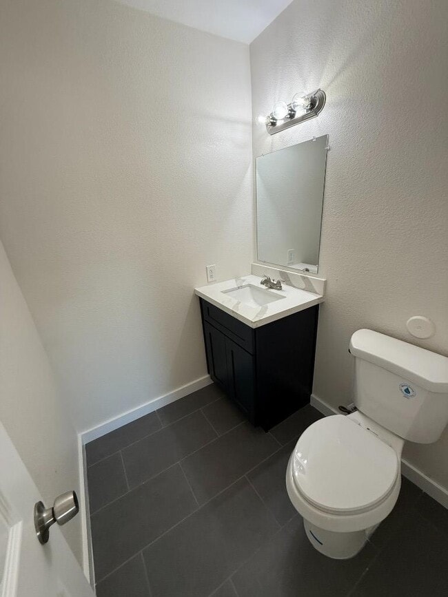 Building Photo - 2 bedroom in PHOENIX AZ 85051