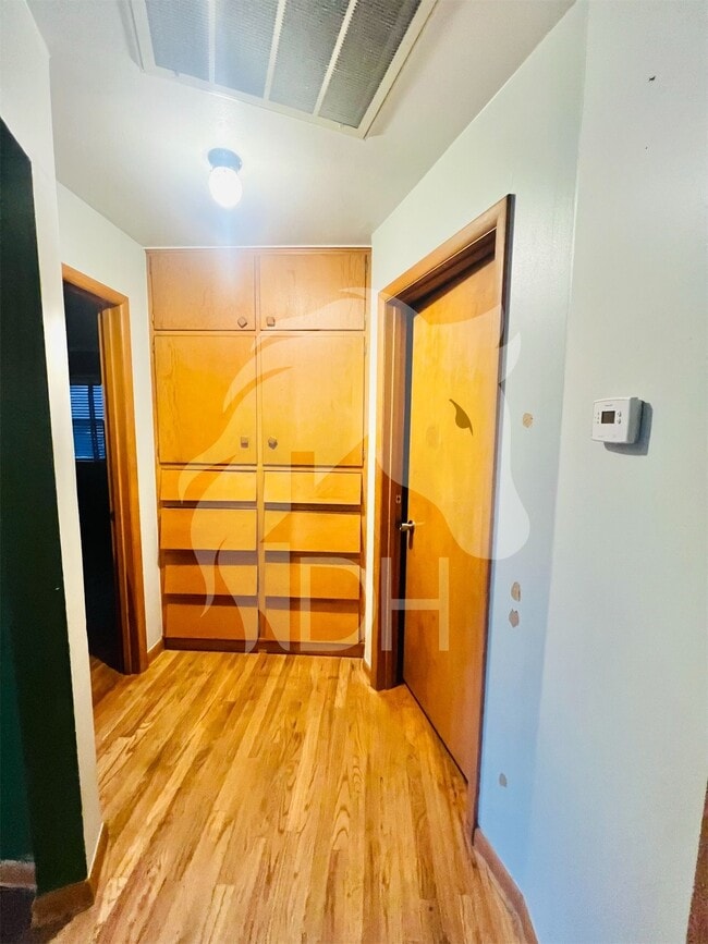 Building Photo - "Charming 4-Bedroom Home with Beautiful Hardwood Floors on South Harding Street!"