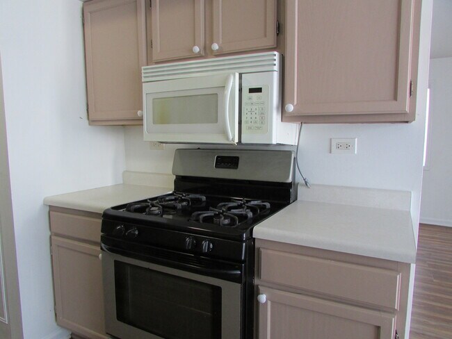 Building Photo - 848 Oxford Pl