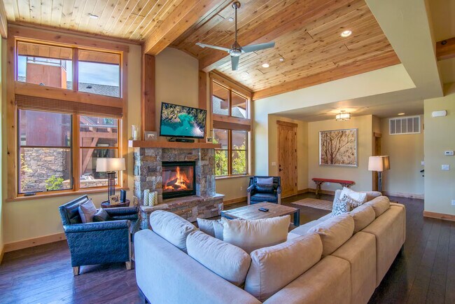 Building Photo - 10116 Sagebrush Ct