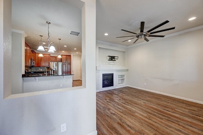 Building Photo - $2,750 - 2 Bed, 2.5 Bath Condo in Centenni...