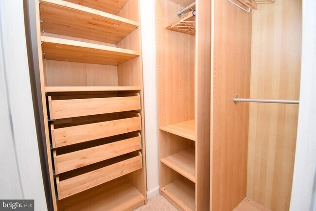Building Photo - 23 Pierside Dr