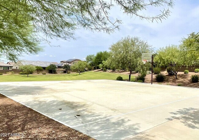 Building Photo - Gorgeous 5 Bed 3.5 Bath 3 Car garage home with private pool + SOLAR in gated community in Peoria