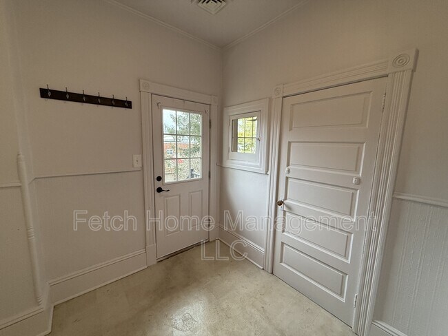 Building Photo - 125 E State St