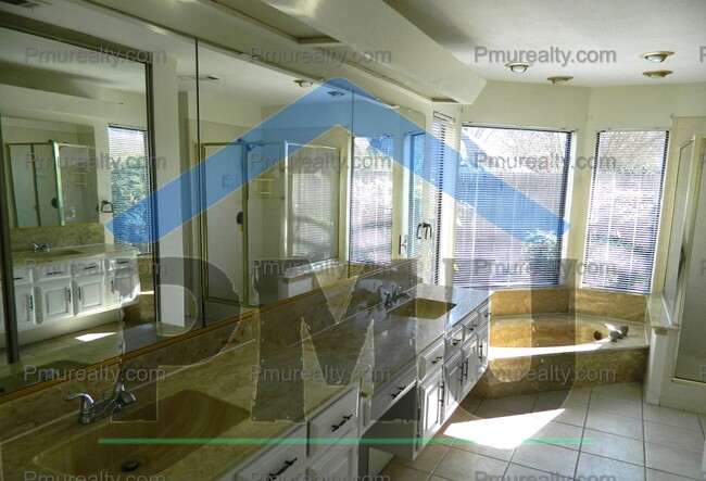Building Photo - AVAILABLE NOW!!! Stunning 4-Bed, 3-Bath Ho...