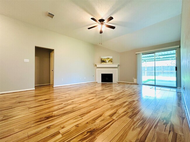 Building Photo - 1404 Helmsley Dr