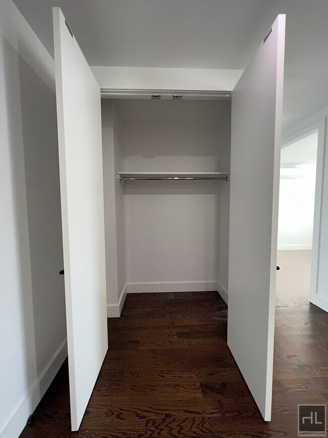 Building Photo - NEW YORK AVENUE