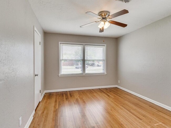 Building Photo - 710 Highland Pkwy