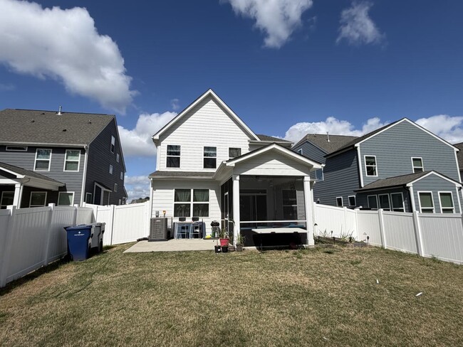 Building Photo - Like new home in Harrisburg!!
